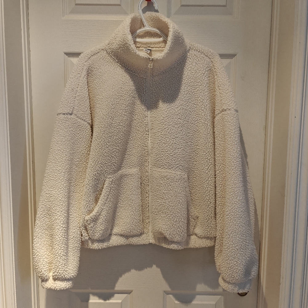 OLD NAVY FUZZY WHITE SWEATER